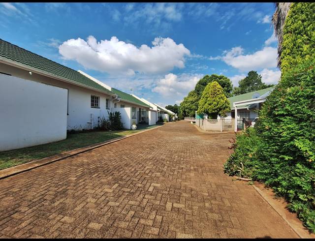 3 BEDROOM TOWNHOUSE FOR SALE IN BERGSIG